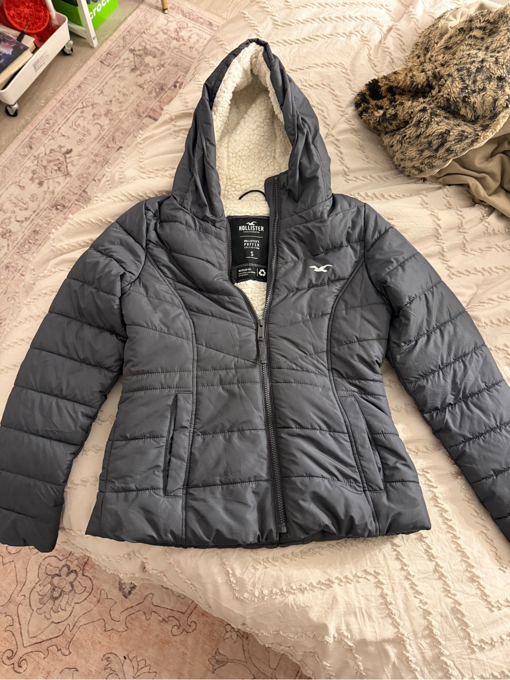 Hollister Women's Hooded Puffer Jacket - Gray with Sherpa Lining